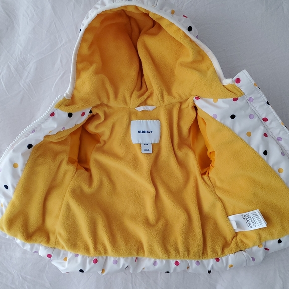 Infant Girls Old Navy Puffer Coat - Picture 2 of 4